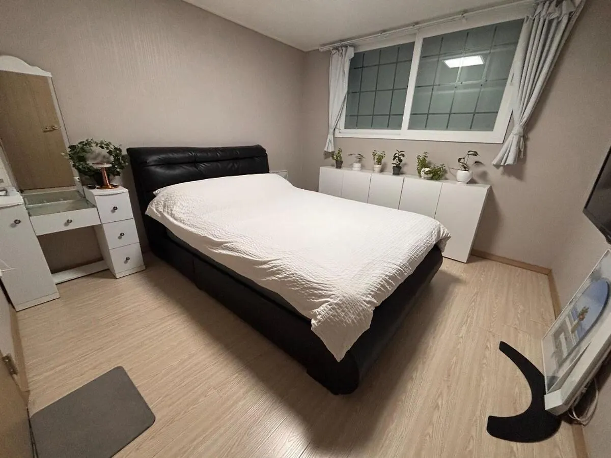 Apartment Breeze Blows House, Incheon